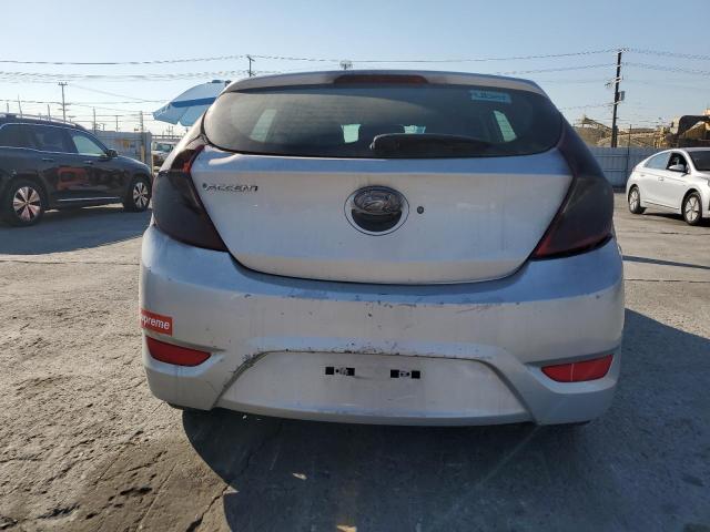KMHCT5AE0HU338963 - 2017 HYUNDAI ACCENT SE SILVER photo 6
