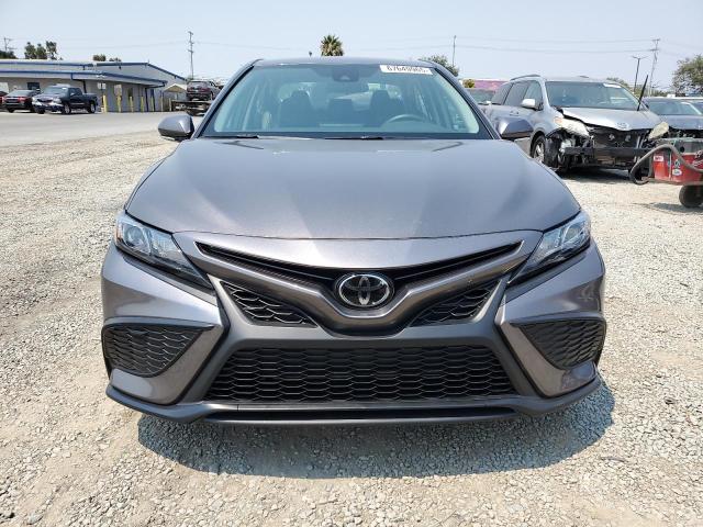4T1G11AK0RU916115 - 2024 TOYOTA CAMRY SE NIGHT SHADE GRAY photo 5
