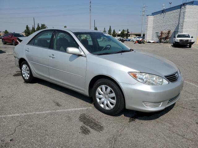 4T1BE32K75U563990 - 2005 TOYOTA CAMRY LE SILVER photo 4