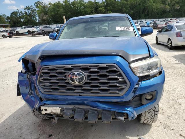 5TFBZ5DNXHX002469 - 2017 TOYOTA TACOMA DOUBLE CAB BLUE photo 5