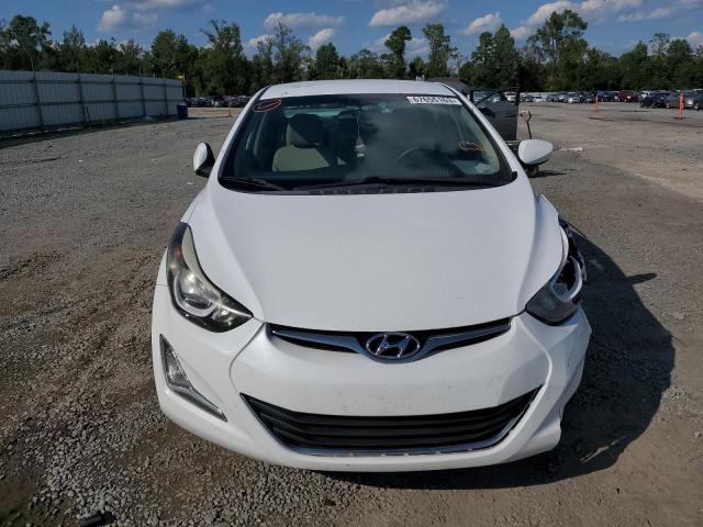 5NPDH4AE3GH672840 - 2016 HYUNDAI ELANTRA SE WHITE photo 5