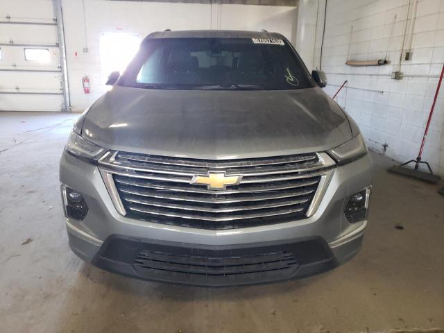 1GNEVKKW0PJ202143 - 2023 CHEVROLET TRAVERSE PREMIER GRAY photo 5