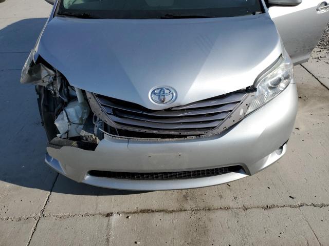 5TDDK3DC9GS142940 - 2016 TOYOTA SIENNA XLE SILVER photo 12