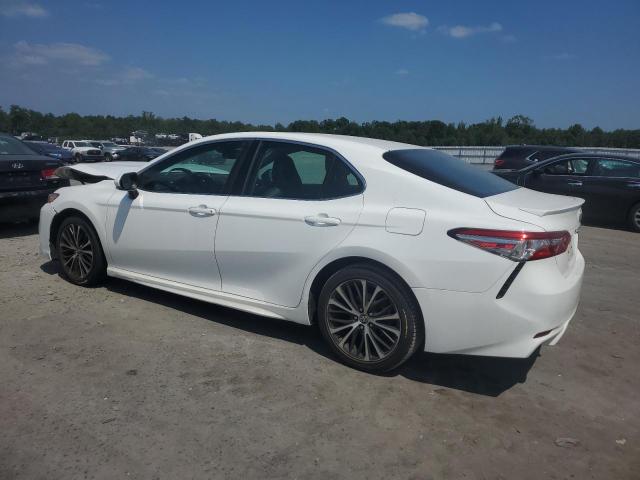 4T1B11HK1JU523972 - 2018 TOYOTA CAMRY L WHITE photo 2