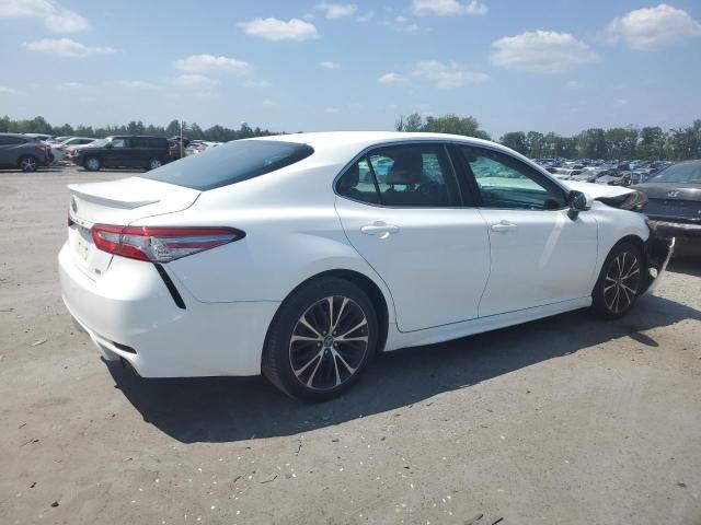 4T1B11HK1JU523972 - 2018 TOYOTA CAMRY L WHITE photo 3