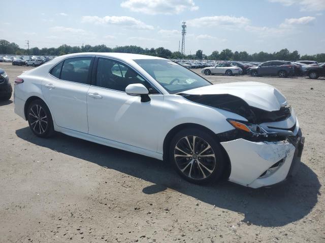 4T1B11HK1JU523972 - 2018 TOYOTA CAMRY L WHITE photo 4