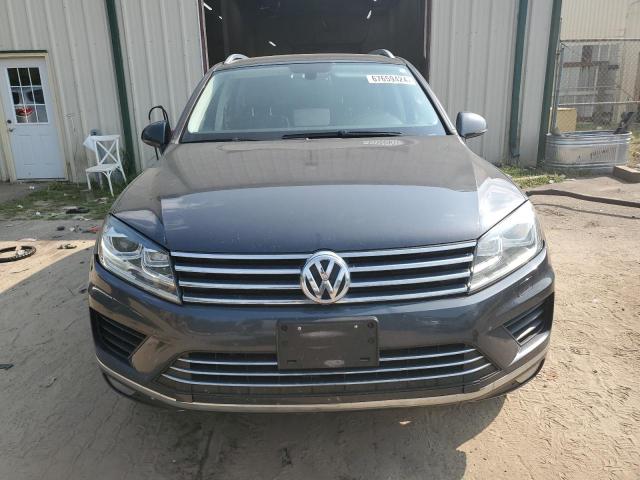 WVGEF9BP6FD003355 - 2015 VOLKSWAGEN TOUAREG V6 GRAY photo 5