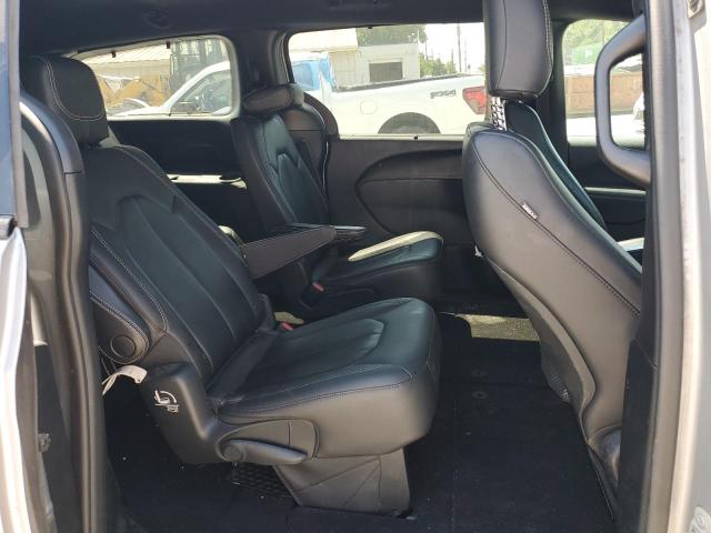 2C4RC1BG8JR261978 - 2018 CHRYSLER PACIFICA TOURING L SILVER photo 11