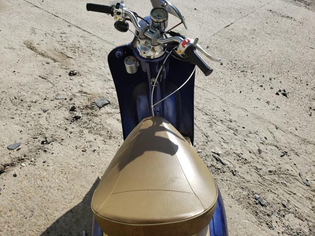 LAWTAAM028C464255 - 2018 VENU SCOOTER BLUE photo 5