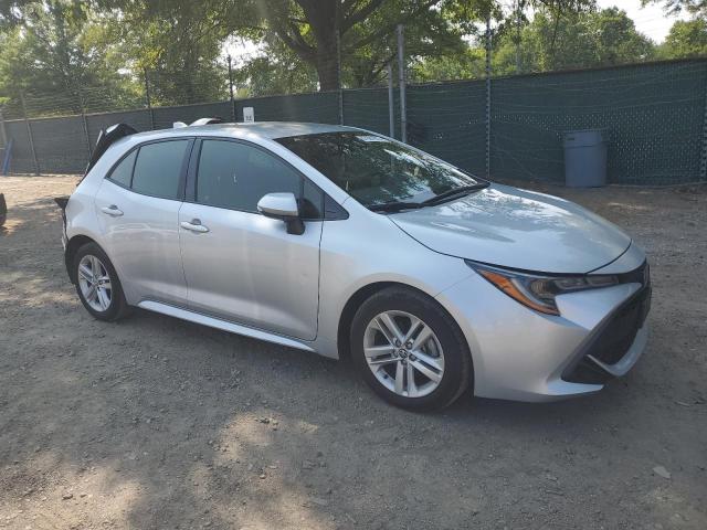 JTNK4RBE6K3030501 - 2019 TOYOTA COROLLA SE Silber Foto 4