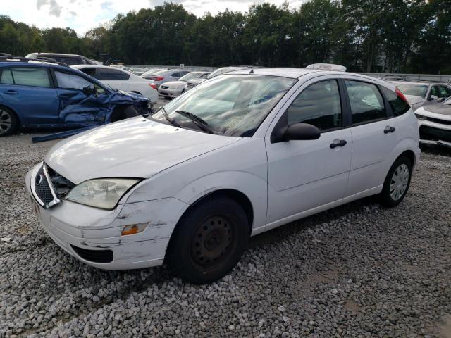 3FAFP37N55R102299 - 2005 FORD FOCUS ZX5 WHITE photo 1