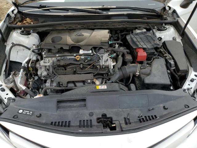 4T1B11HK4JU086033 - 2018 TOYOTA CAMRY L WHITE photo 11