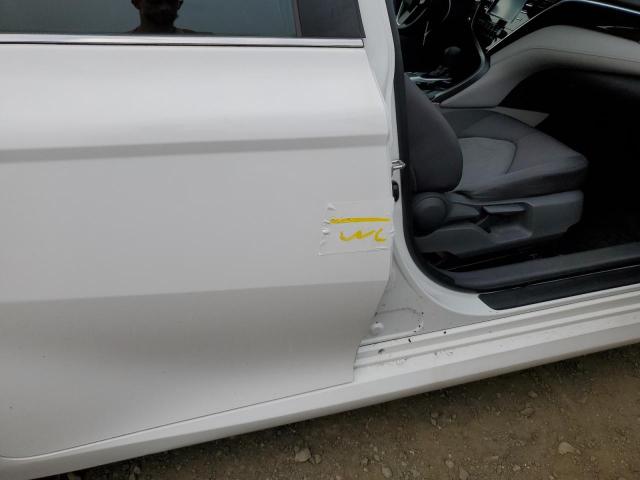 4T1B11HK4JU086033 - 2018 TOYOTA CAMRY L WHITE photo 12