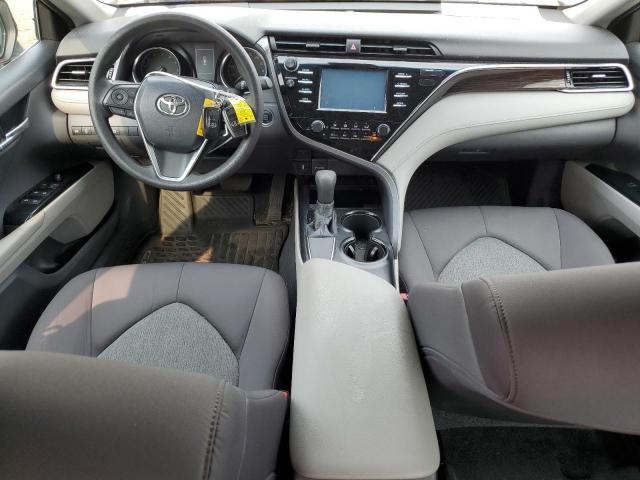 4T1B11HK4JU086033 - 2018 TOYOTA CAMRY L WHITE photo 8