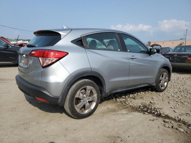 3CZRU6H36JG710783 - 2018 HONDA HR-V LX SILVER photo 3