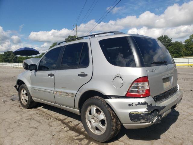 4JGAB54E03A384597 - 2003 MERCEDES-BENZ ML 320 银色 照片 2