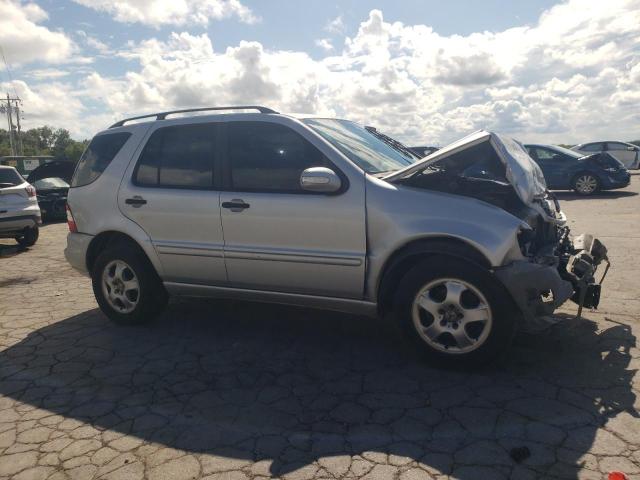 4JGAB54E03A384597 - 2003 MERCEDES-BENZ ML 320 银色 照片 4