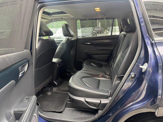 5TDGZRBH0NS595092 - 2022 TOYOTA HIGHLANDER XLE BLUE photo 8