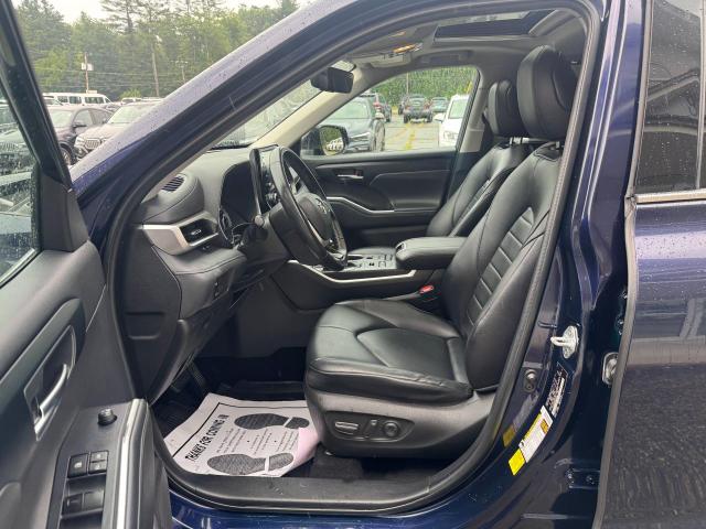 5TDGZRBH0NS595092 - 2022 TOYOTA HIGHLANDER XLE BLUE photo 9