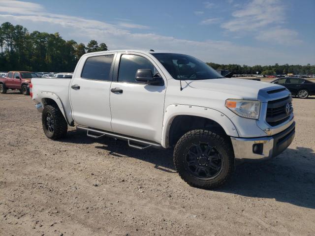 5TFDW5F10FX432021 - 2015 TOYOTA TUNDRA CREWMAX SR5 WHITE photo 4