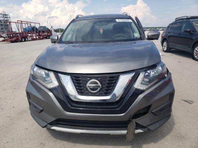 KNMAT2MT9JP605039 - 2018 NISSAN ROGUE S ნაცრისფერი ფოტო 5