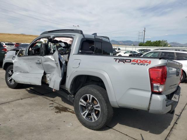 3TMCZ5ANXJM146091 - 2018 TOYOTA TACOMA DOUBLE CAB GRAY photo 2
