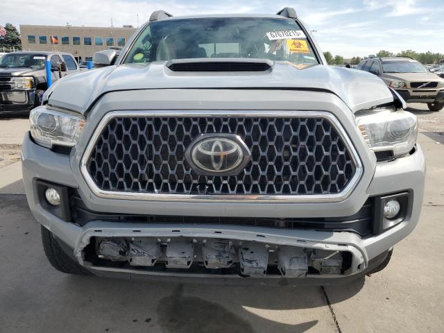 3TMCZ5ANXJM146091 - 2018 TOYOTA TACOMA DOUBLE CAB GRAY photo 5