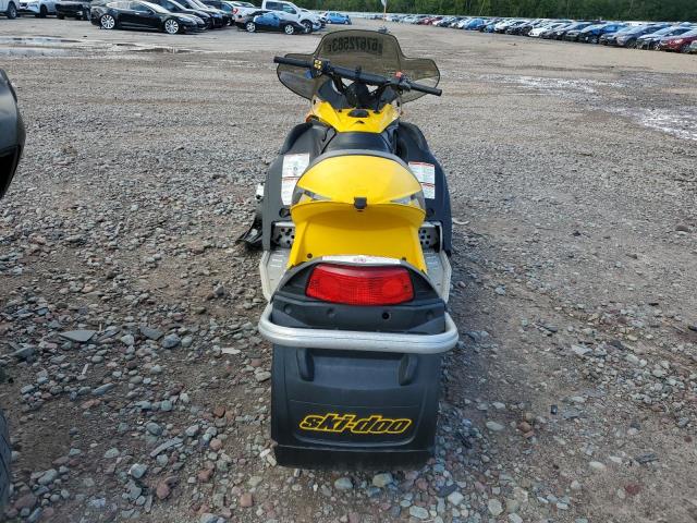 2BPSBH6A76V001427 - 2006 SKI DOO SNOWMOBILE YELLOW photo 6