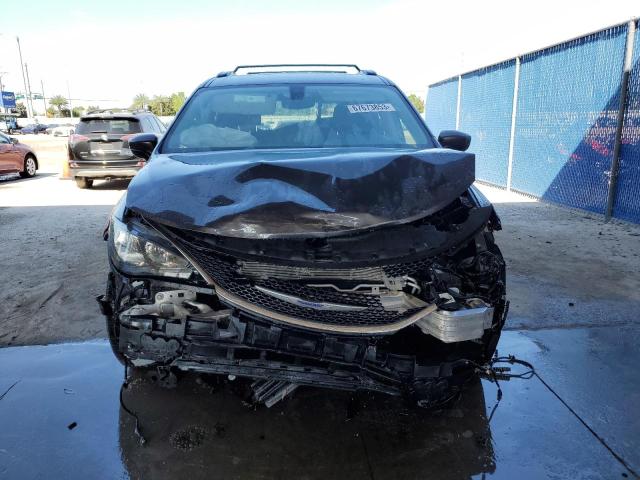 2C4RC1DG3LR256820 - 2020 CHRYSLER VOYAGER LXI GRAY photo 5