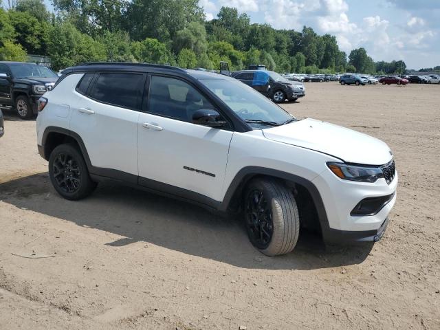 3C4NJDBN7RT114600 - 2024 JEEP COMPASS LATITUDE Weiß Foto 4