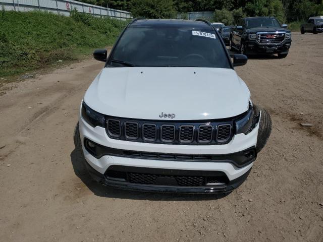 3C4NJDBN7RT114600 - 2024 JEEP COMPASS LATITUDE Weiß Foto 5