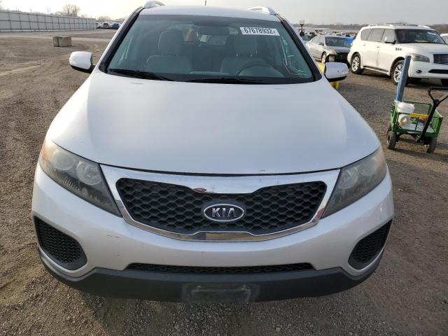 5XYKTDA23BG048046 - 2011 KIA SORENTO BASE SILVER photo 5