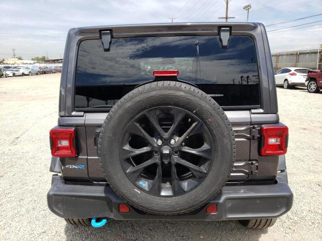 1C4JJXP67NW207672 - 2022 JEEP WRANGLER U SAHARA 4XE CHARCOAL photo 6
