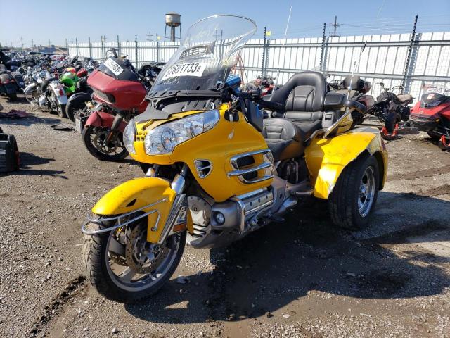 1HFSC47G5AA906298 - 2010 HONDA GL1800 YELLOW photo 2