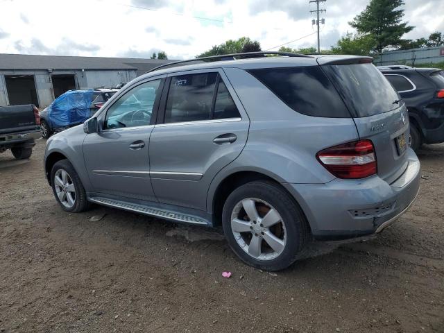 4JGBB8GB5BA633367 - 2011 MERCEDES-BENZ ML 350 4MATIC GRAY photo 2