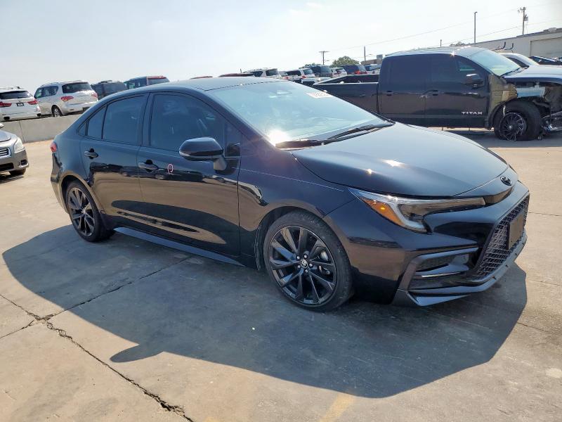 5YFS4MCE2PP160621 - 2023 TOYOTA COROLLA SE Schwarz Foto 4