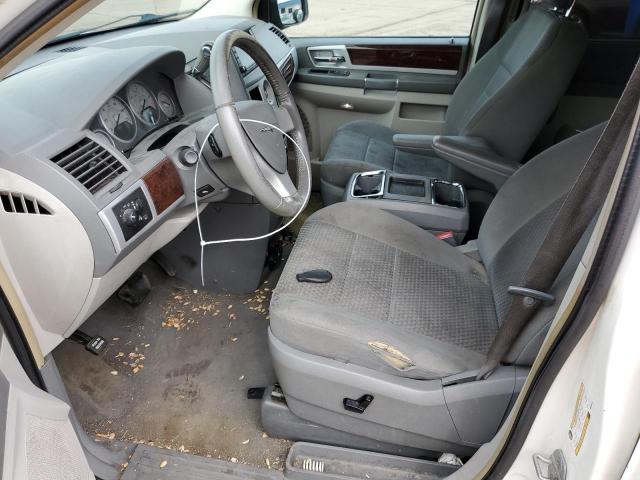 2A4RR5D13AR300436 - 2010 CHRYSLER TOWN & COU TOURING WHITE photo 7