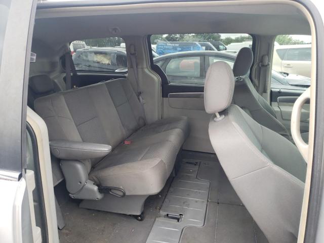 2V8HW44109R544033 - 2009 VOLKSWAGEN ROUTAN S SILVER photo 11