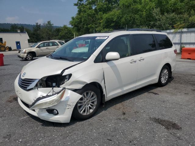 2015 TOYOTA SIENNA XLE, 