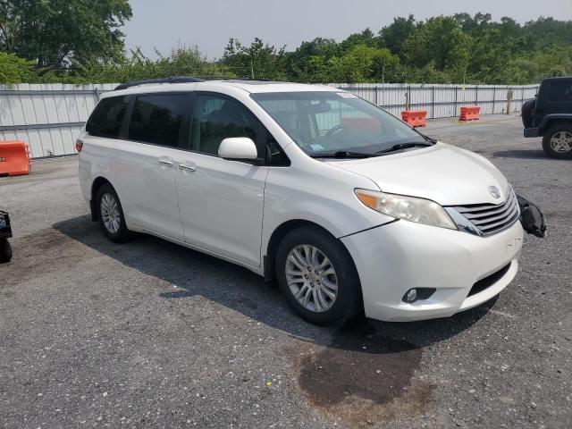5TDYK3DC6FS538971 - 2015 TOYOTA SIENNA XLE WHITE photo 4