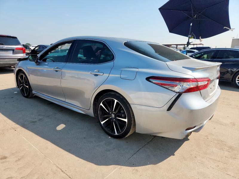 4T1B61HK5JU119669 - 2018 TOYOTA CAMRY XSE SILVER photo 2