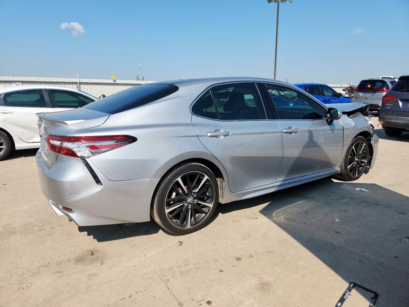 4T1B61HK5JU119669 - 2018 TOYOTA CAMRY XSE SILVER photo 3