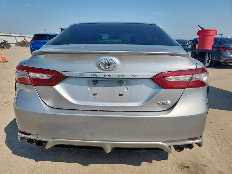 4T1B61HK5JU119669 - 2018 TOYOTA CAMRY XSE SILVER photo 6