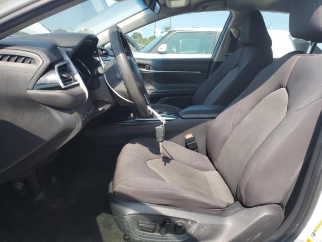 4T1B11HKXJU582776 - 2018 TOYOTA CAMRY L WHITE photo 7