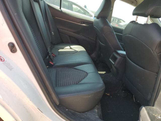 4T1B11HK0JU031675 - 2018 TOYOTA CAMRY L WHITE photo 10