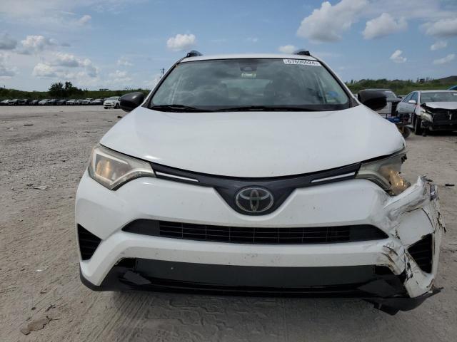 JTMZFREVXJJ205027 - 2018 TOYOTA RAV4 LE WHITE photo 5