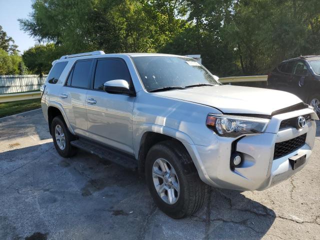 JTEBU5JR9J5567170 - 2018 TOYOTA 4RUNNER SR5/SR5 PREMIUM 银色 照片 4