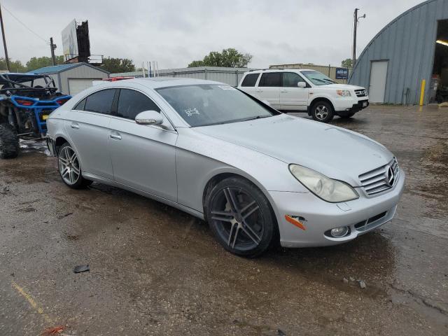 WDDDJ72X18A126669 - 2008 MERCEDES-BENZ CLS 550 SILVER photo 4