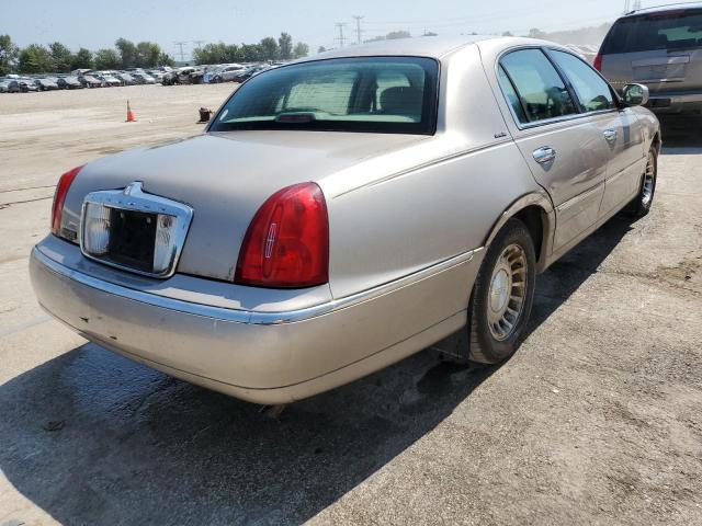 1LNHM81W31Y691063 - 2001 LINCOLN TOWN CAR EXECUTIVE SILVER photo 3