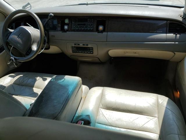 1LNHM81W31Y691063 - 2001 LINCOLN TOWN CAR EXECUTIVE SILVER photo 8